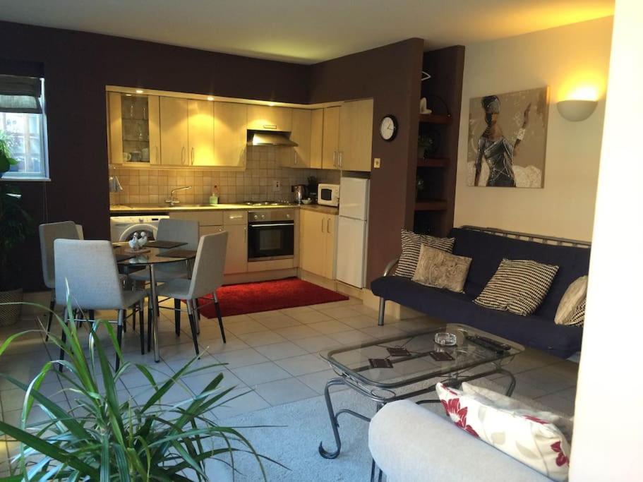Awesome Apartment In The Heart Of Camden Town Londres Exterior foto